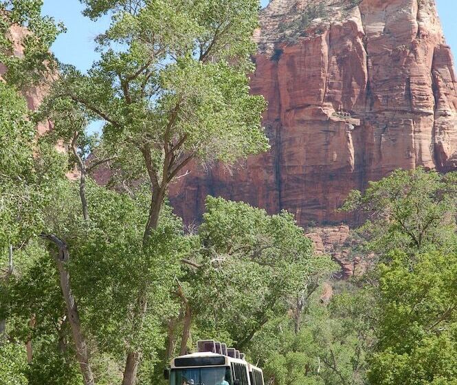 فندق Flanigan`s Resort And Spa