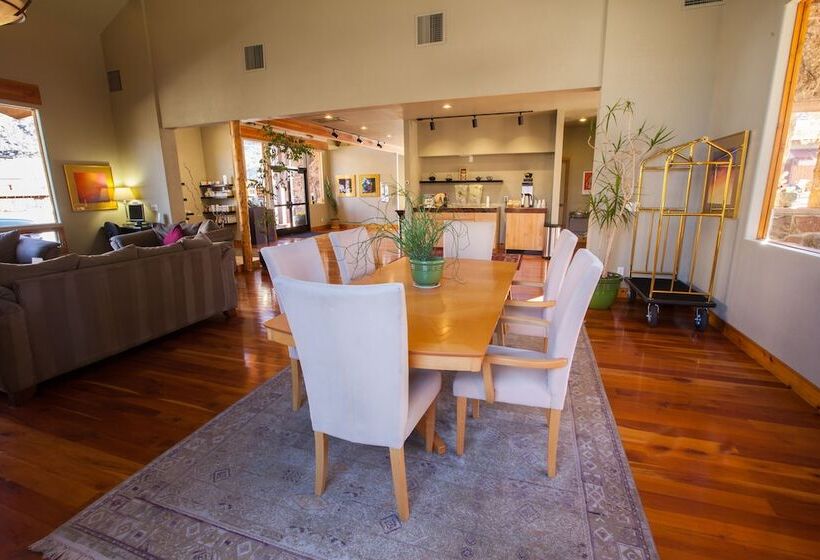 فندق Flanigan`s Resort And Spa