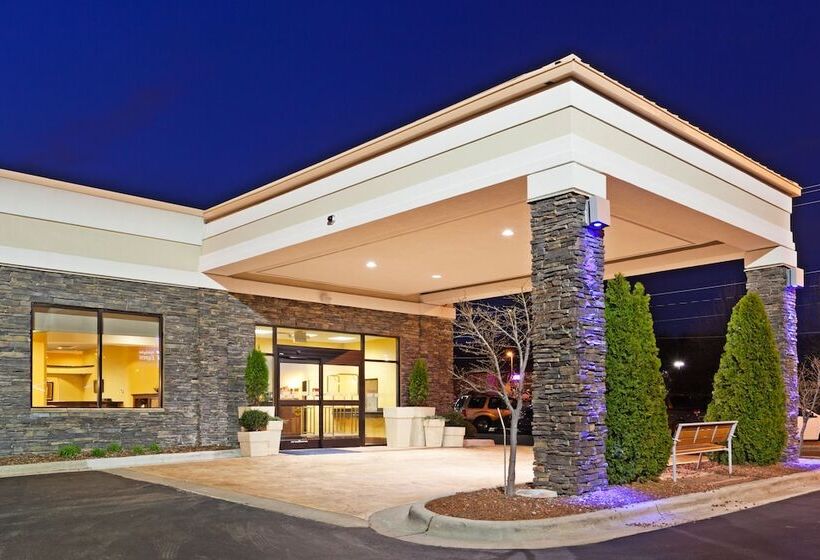 هتل Holiday Inn Express & Suites Greensboro   I 40 Atwendover, An Ihg