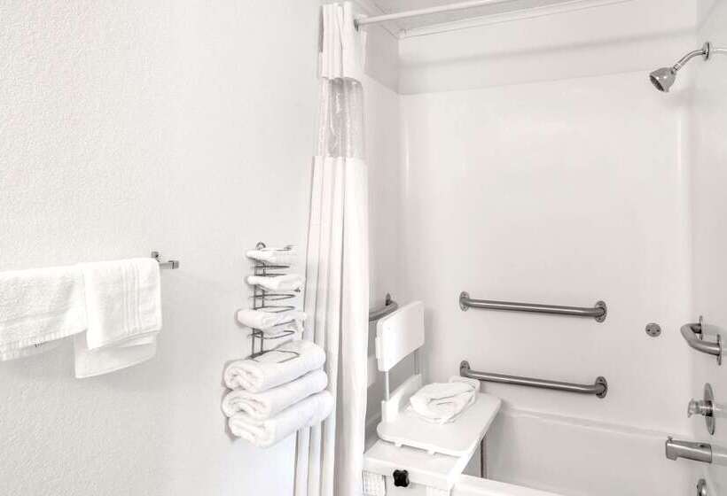 فندق Howard Johnson By Wyndham Wilmington