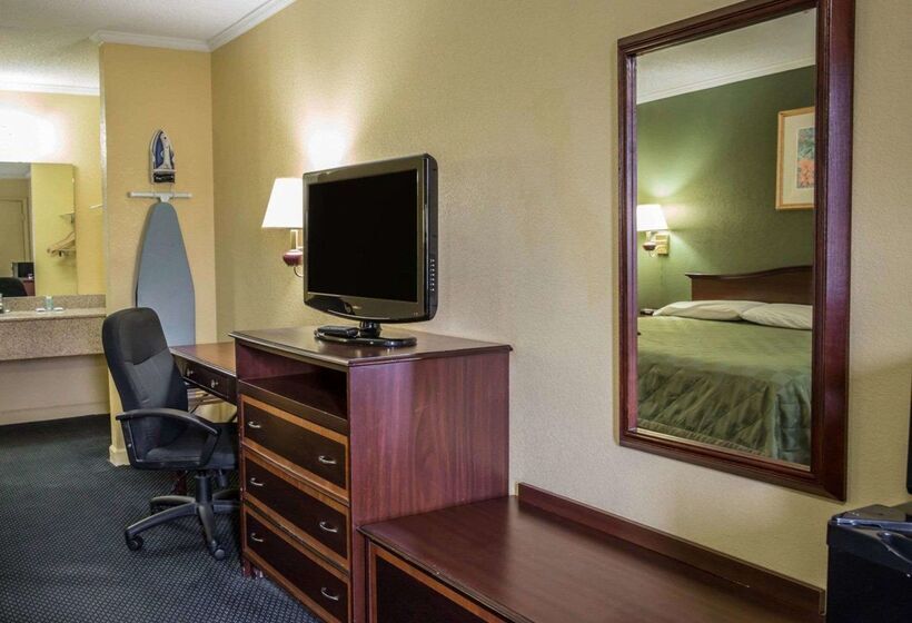 ホテル Rodeway Inn & Suites Plymouth Hwy 64