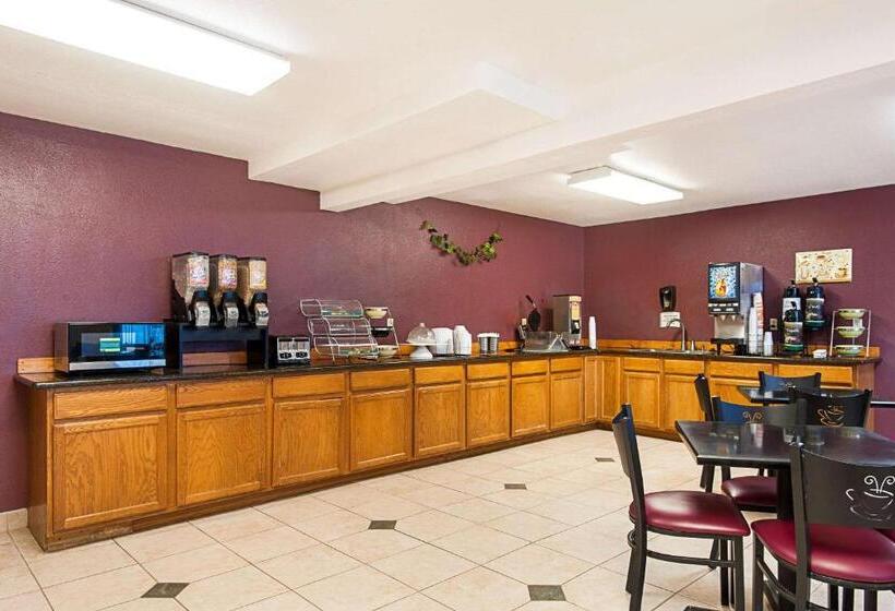 فندق Rodeway Inn & Suites