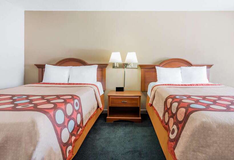 هتل Super 8 By Wyndham Greensboro