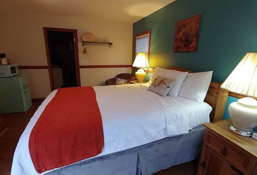 Meadowlark Motel With Restaurant & Bar