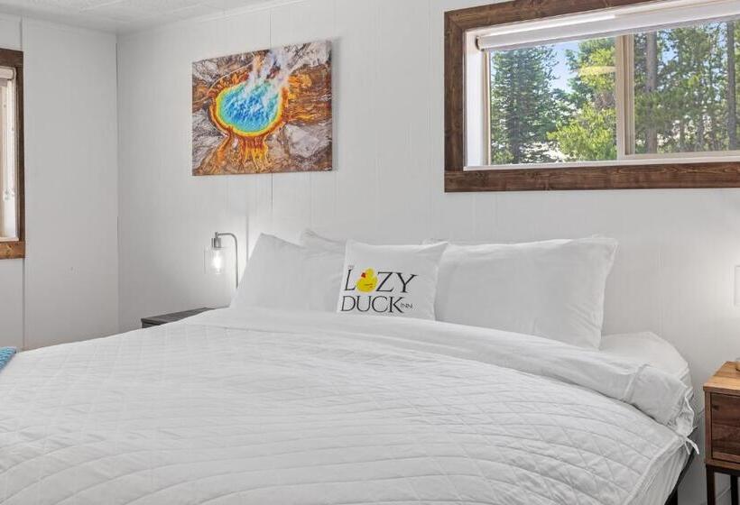 فندق على الطريق Lazy Duck Inn