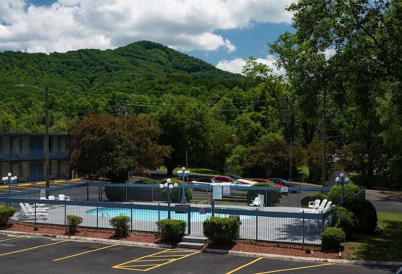 فندق على الطريق Super 8 By Wyndham Black Mountain