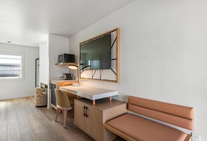 Goodspring Motel