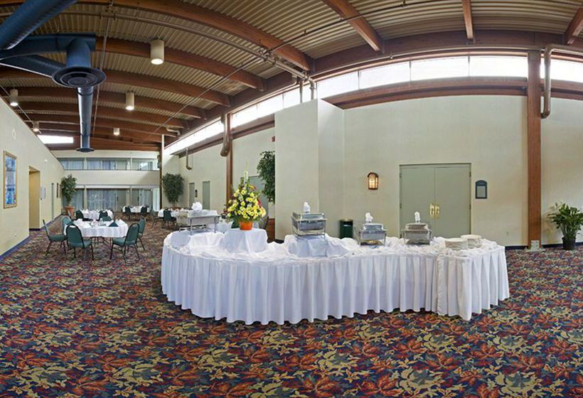 فندق Clarion Inn