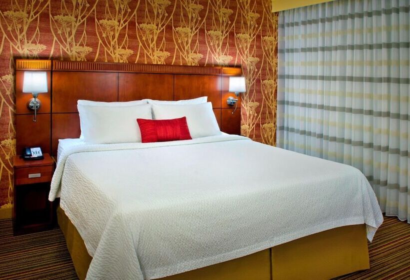 هتل Courtyard By Marriott Mt. Laurel