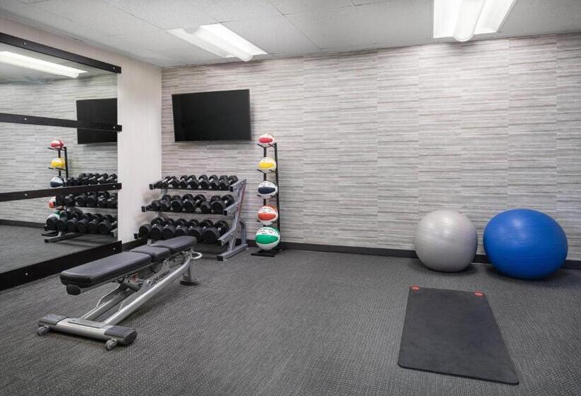 Отель Courtyard By Marriott Pleasanton
