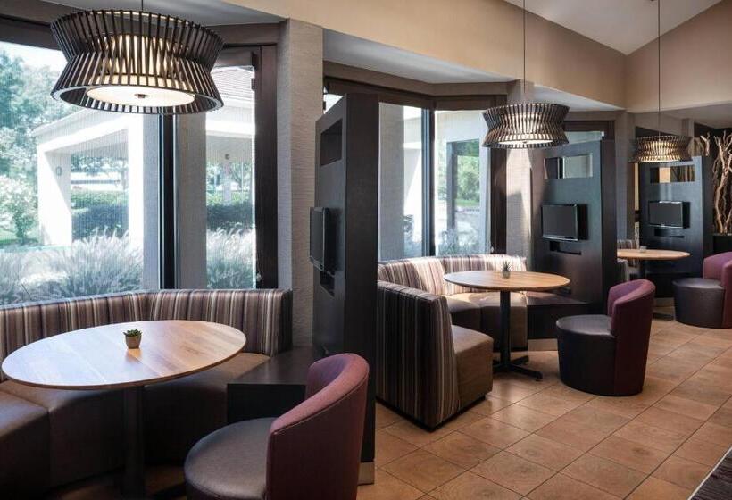 Отель Courtyard By Marriott Pleasanton