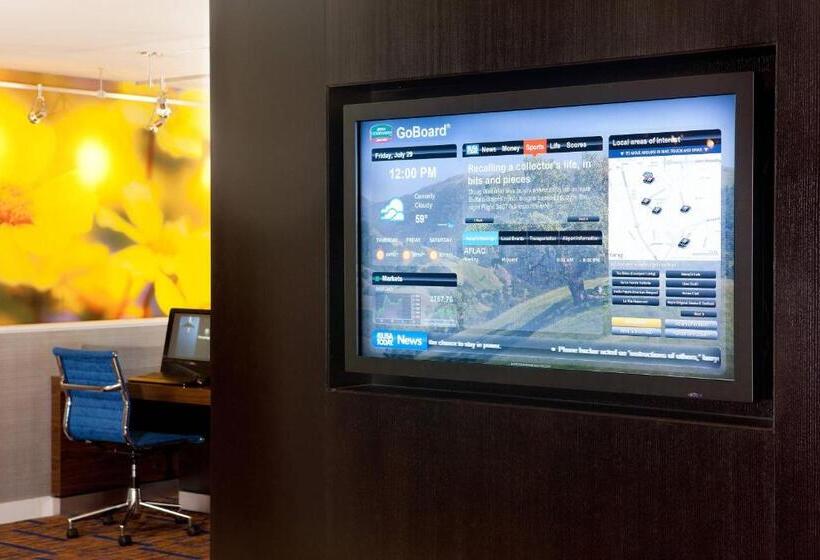 Отель Courtyard By Marriott Pleasanton