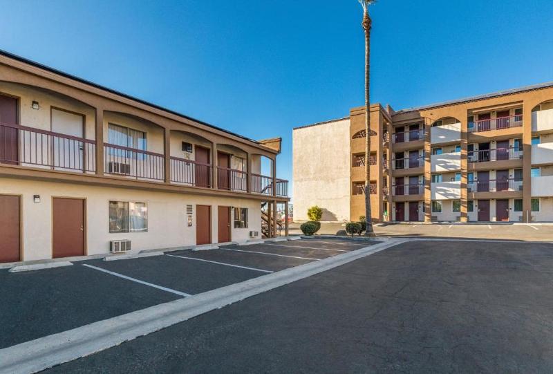 בית מלון כפרי Days Inn By Wyndham Chula Vista San Diego