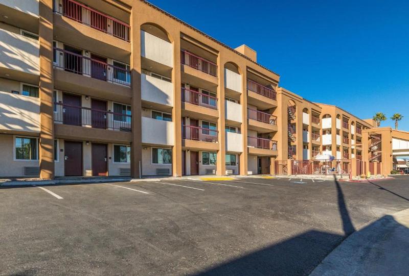 בית מלון כפרי Days Inn By Wyndham Chula Vista San Diego