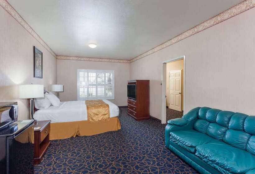 Отель Days Inn & Suites By Wyndham South Gate