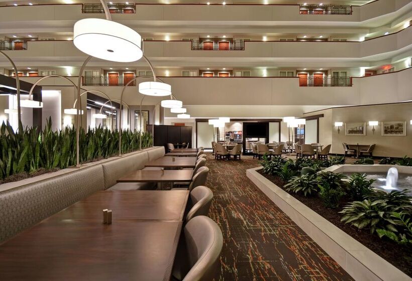 هتل Embassy Suites Little Rock