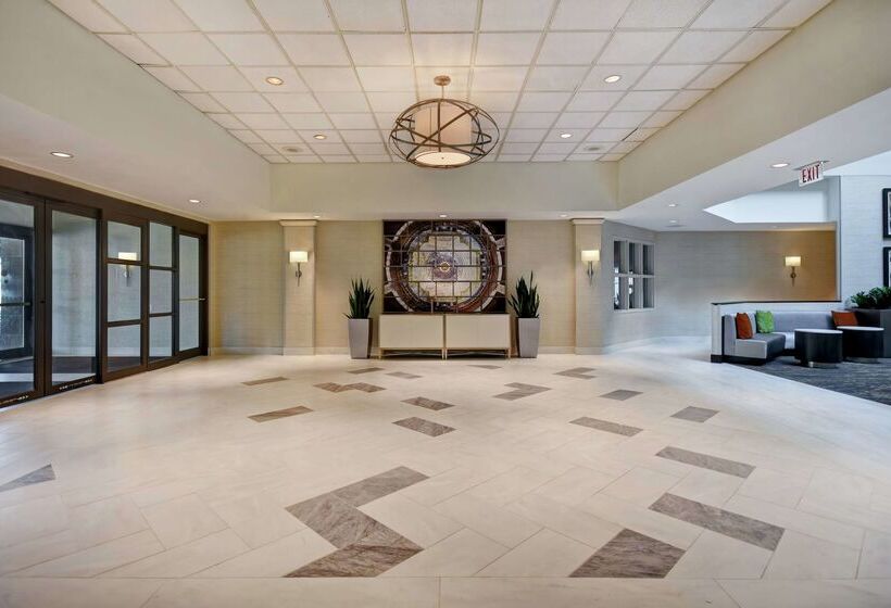 هتل Embassy Suites Little Rock