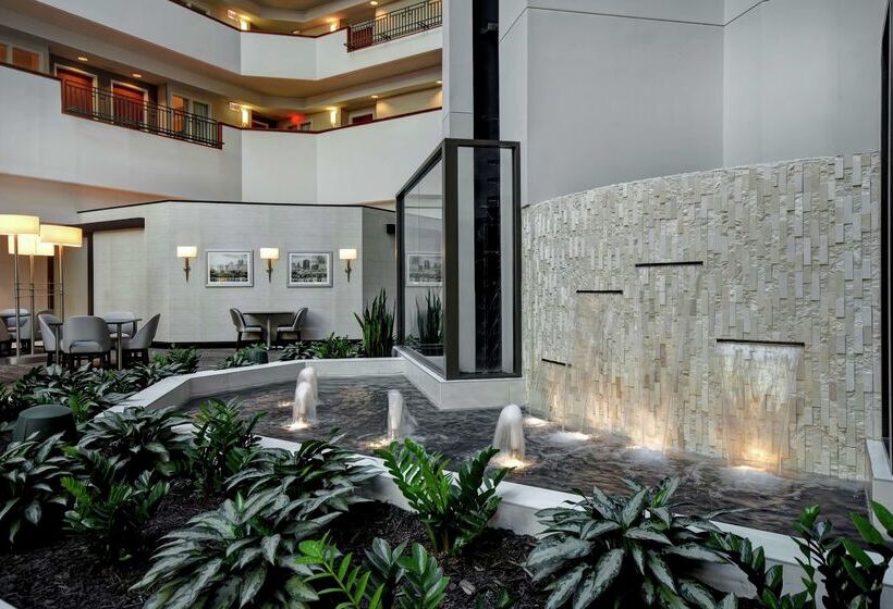 هتل Embassy Suites Little Rock