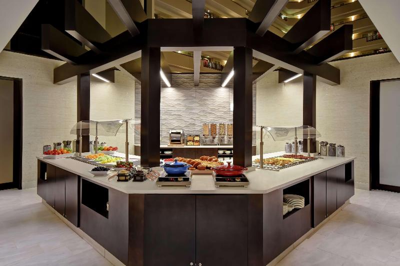 هتل Embassy Suites Little Rock