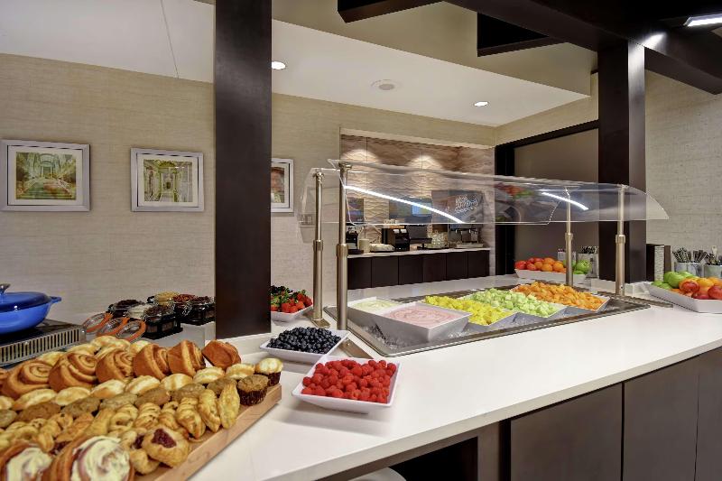 هتل Embassy Suites Little Rock