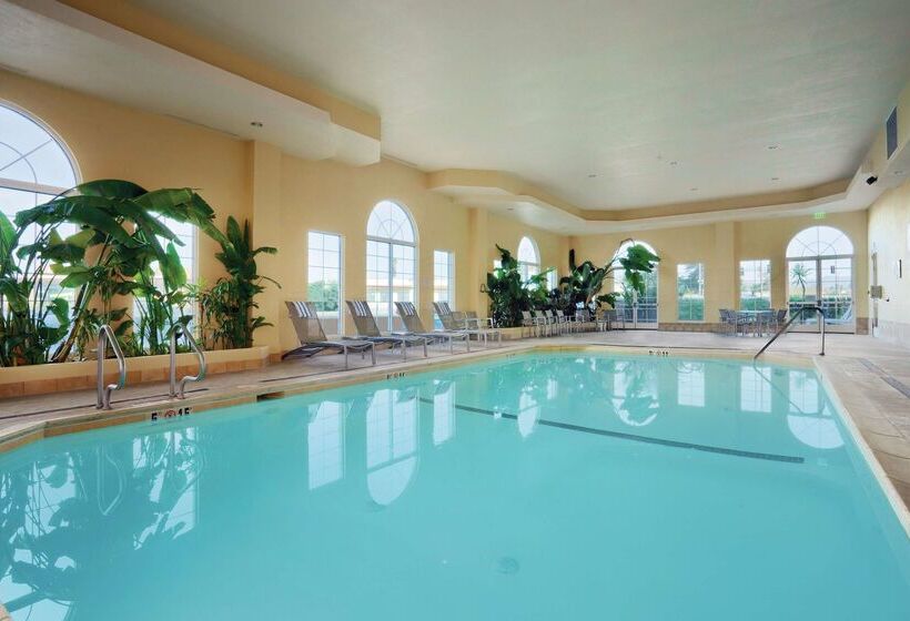 فندق Embassy Suites By Hilton Monterey Bay Seaside