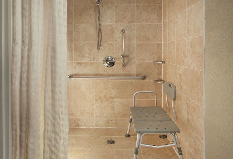 فندق Embassy Suites By Hilton Philadelphia Airport