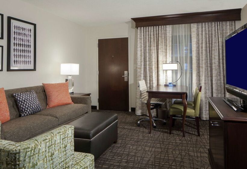 فندق Embassy Suites By Hilton Philadelphia Airport