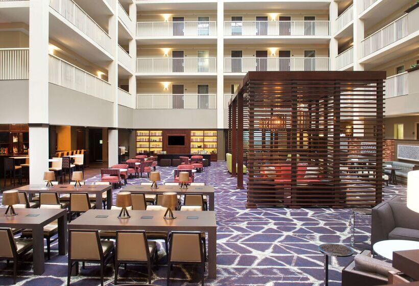فندق Embassy Suites By Hilton Philadelphia Airport