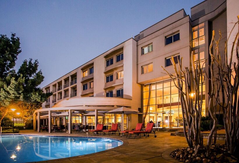 בית מלון כפרי Garden Court Eastgate