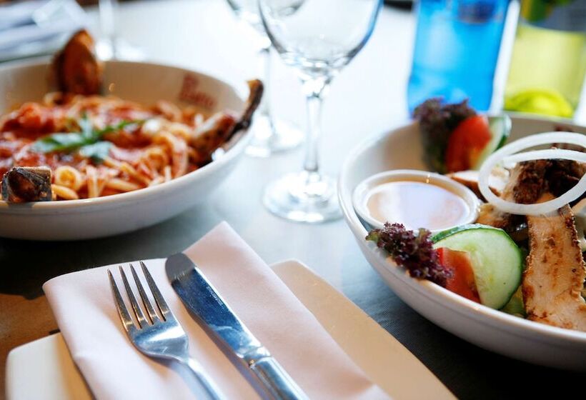 בית מלון כפרי Garden Court Eastgate