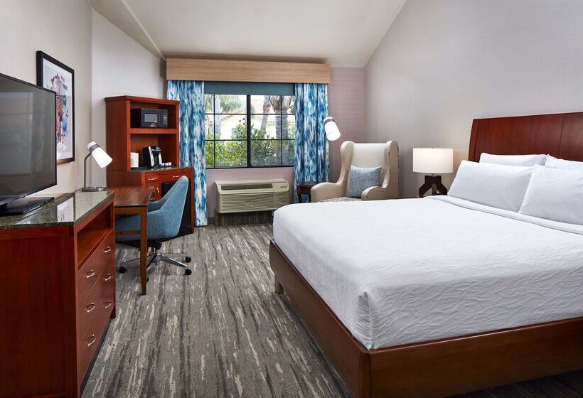 בית מלון כפרי Hilton Garden Inn Valencia Six Flags