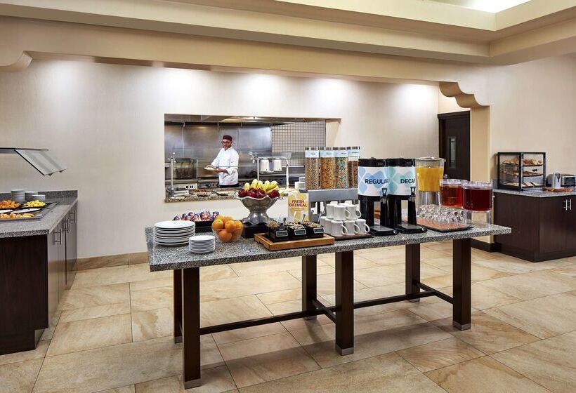 בית מלון כפרי Hilton Garden Inn Valencia Six Flags