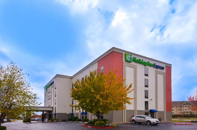 هتل Holiday Inn Express & Suites Fayetteville University Of Arkansas Area, An Ihg