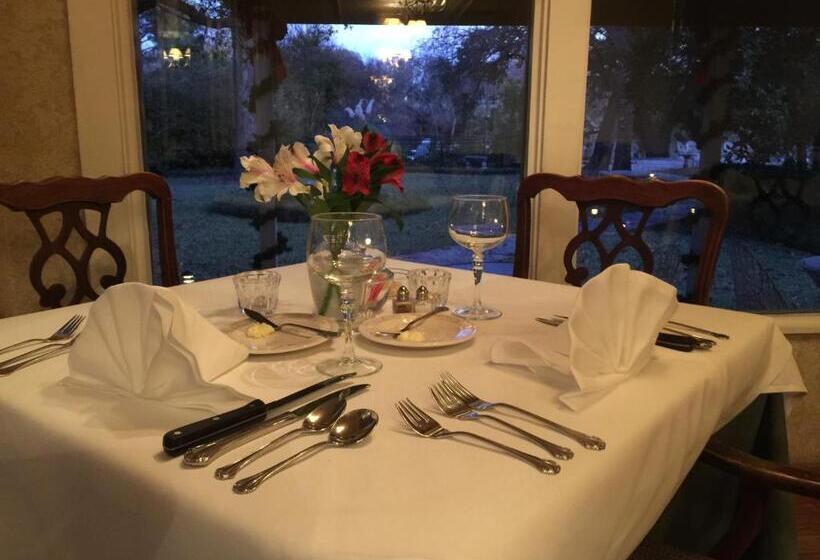 호텔 Inn On The River