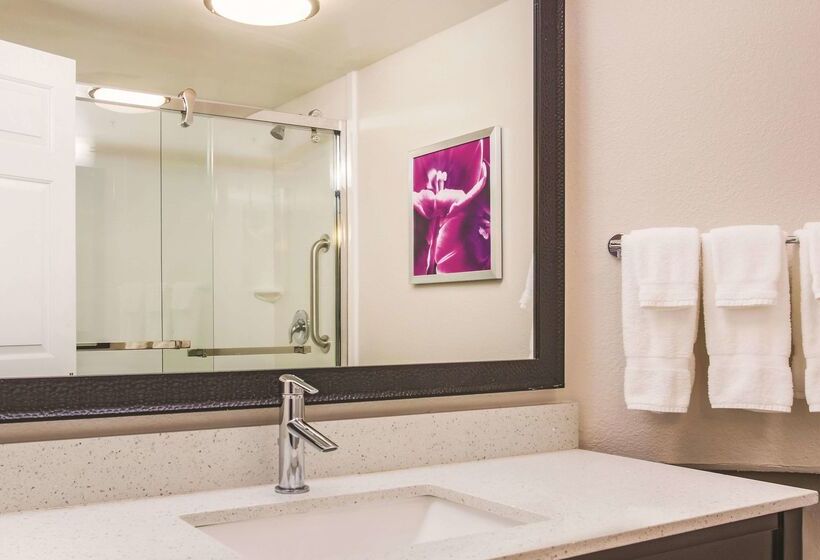 هتل La Quinta By Wyndham Las Vegas Summerlin Tech