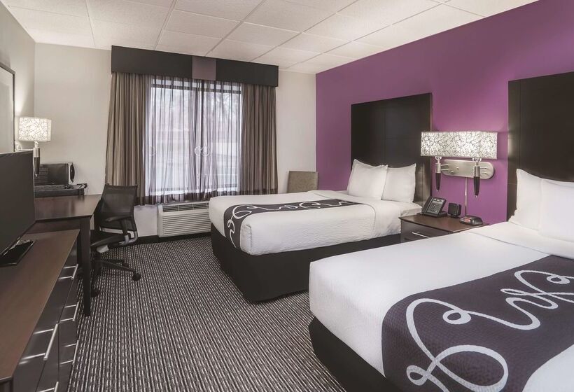 هتل La Quinta By Wyndham Las Vegas Summerlin Tech