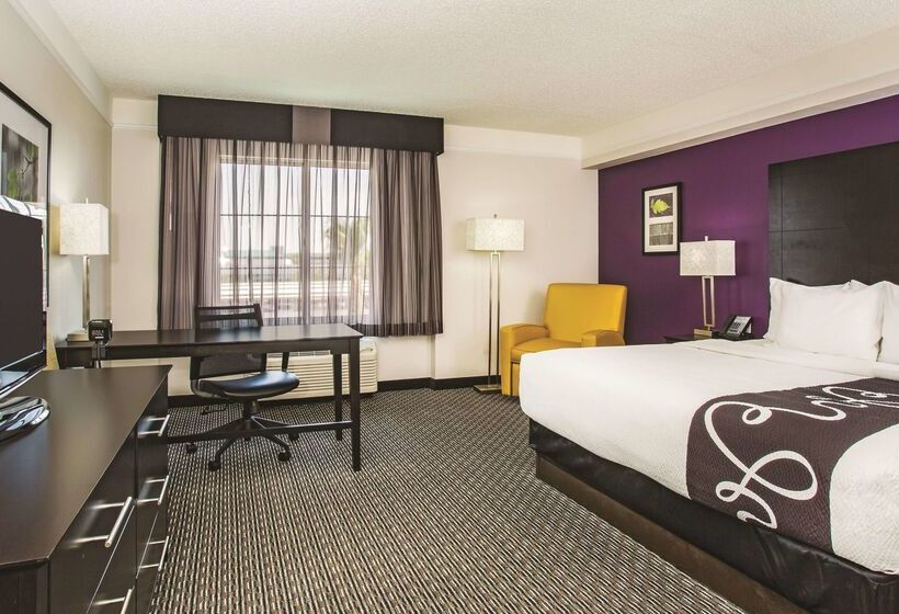 هتل La Quinta By Wyndham Las Vegas Summerlin Tech