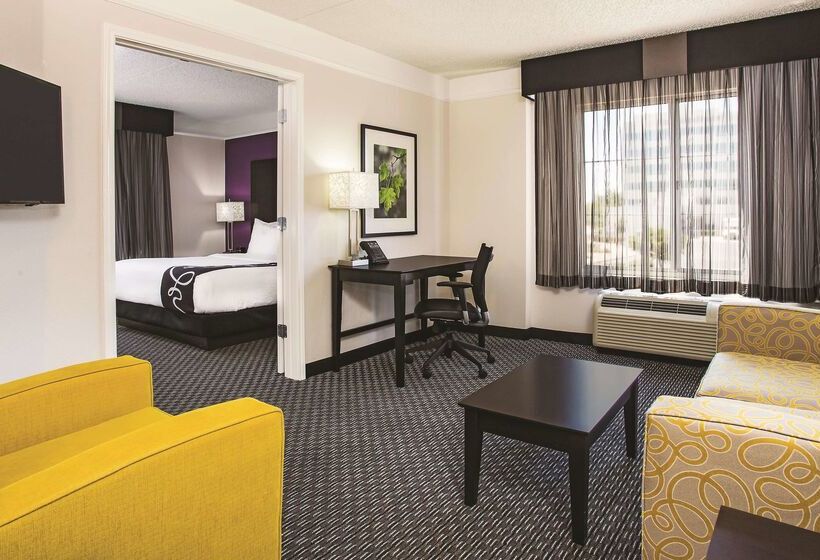 هتل La Quinta By Wyndham Las Vegas Summerlin Tech