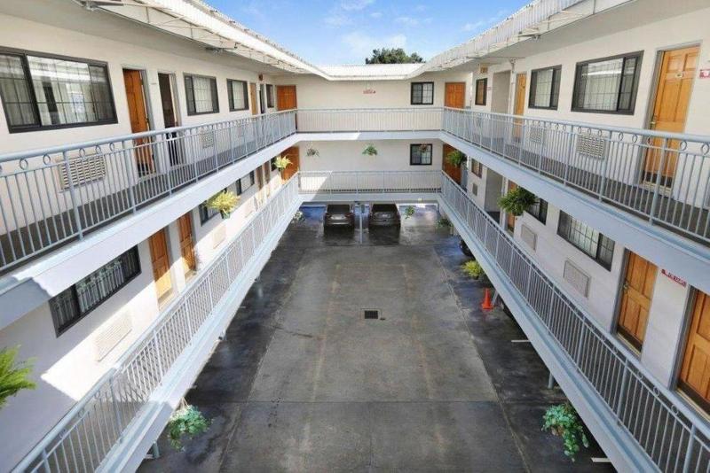 هتل Nob Hill Motor Inn Newly Updated Rooms!