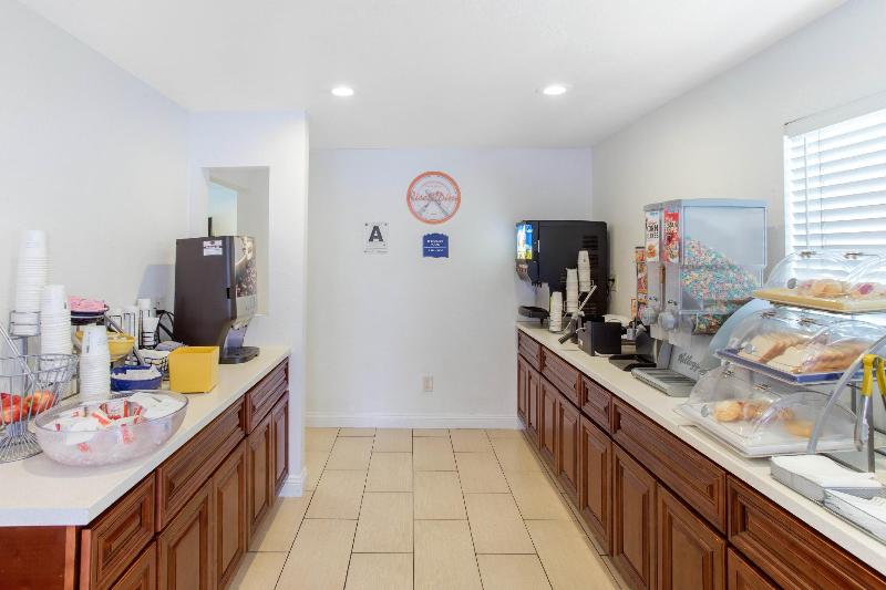 מוטל Howard Johnson Suites By Wyndham San Diego Chula Vista Bayfront