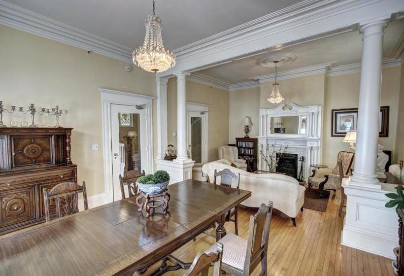 مبيت وإفطار Banberry House Heritage Inn