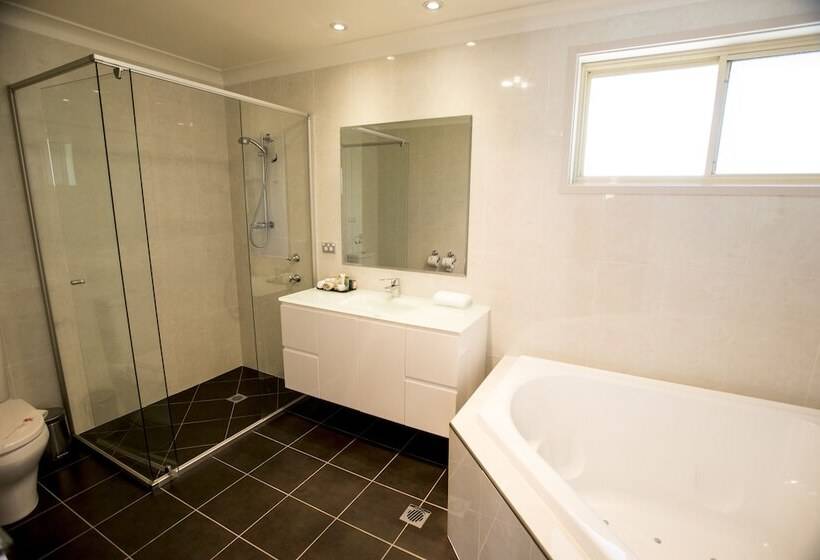فندق Best Western Plus All Settlers Motor Inn