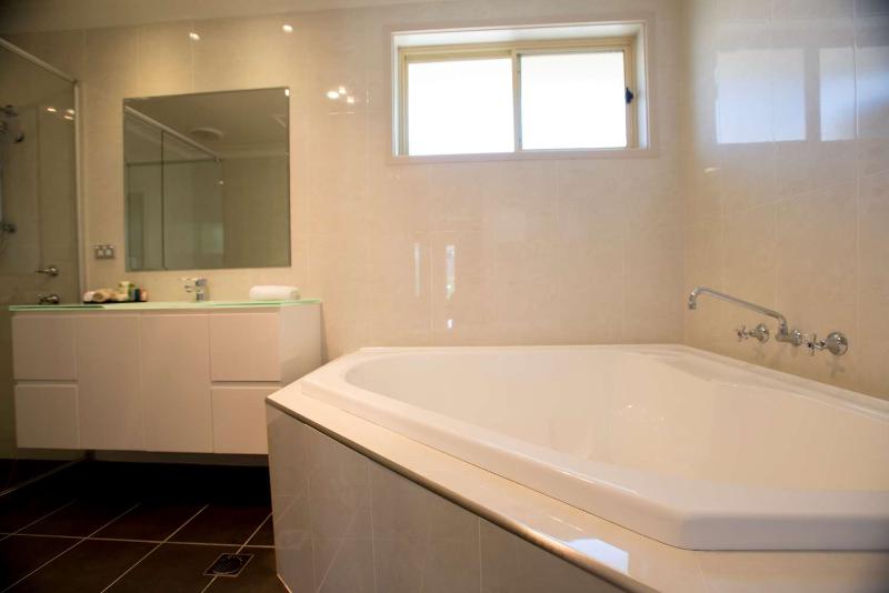 فندق Best Western Plus All Settlers Motor Inn