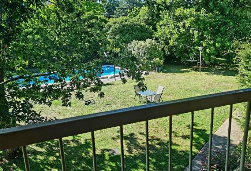 Motel Sierra   Bright