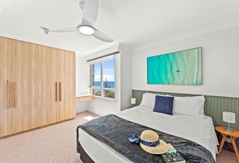 هتل Burleigh Beach Tower