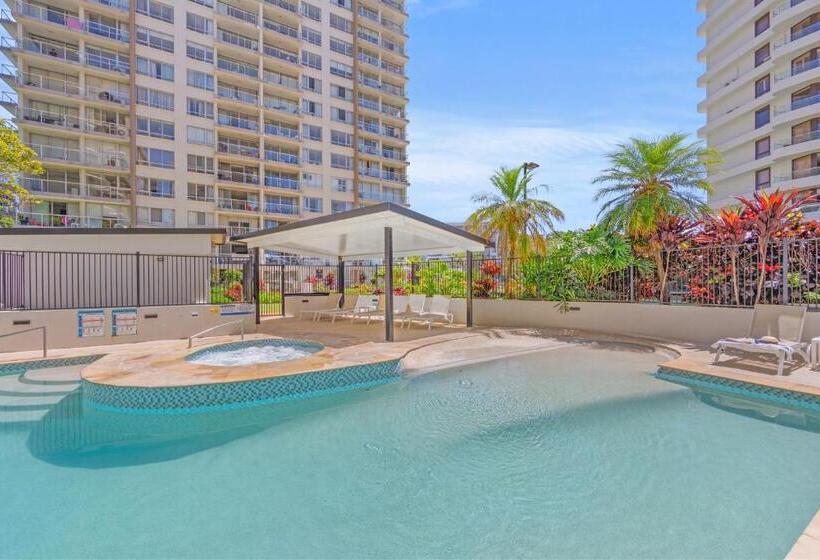 هتل Burleigh Beach Tower
