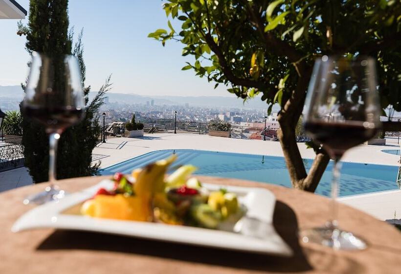 בית מלון כפרי Chateau Linza Resort