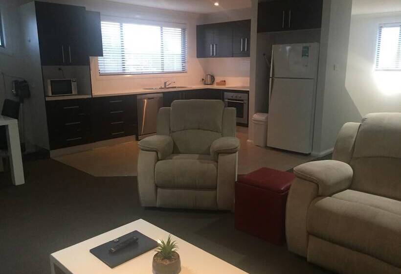 هتل Macquarie Barracks Motor Inn