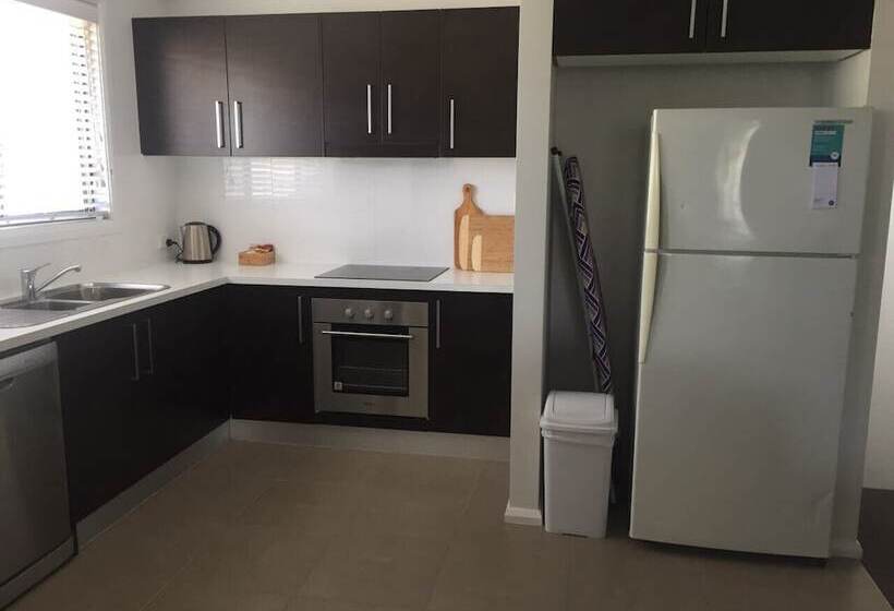 هتل Macquarie Barracks Motor Inn