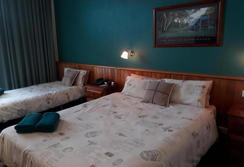 בית מלון כפרי Moe Motor Inn   Contactless 24 Hour Checkinn Available